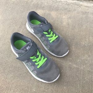 Boys grey and green Nike’s